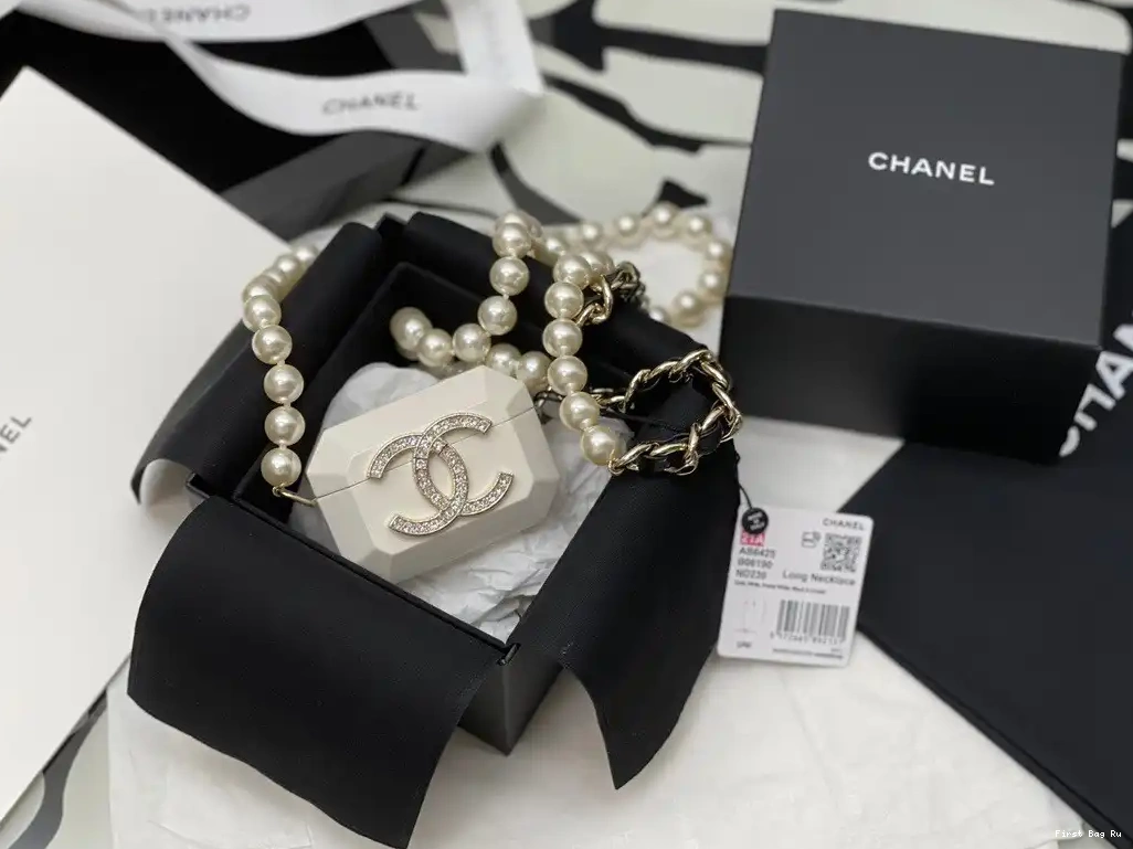 First Bag Ru CASE PRO AIRPODS NECKLACE CHANEL 0618